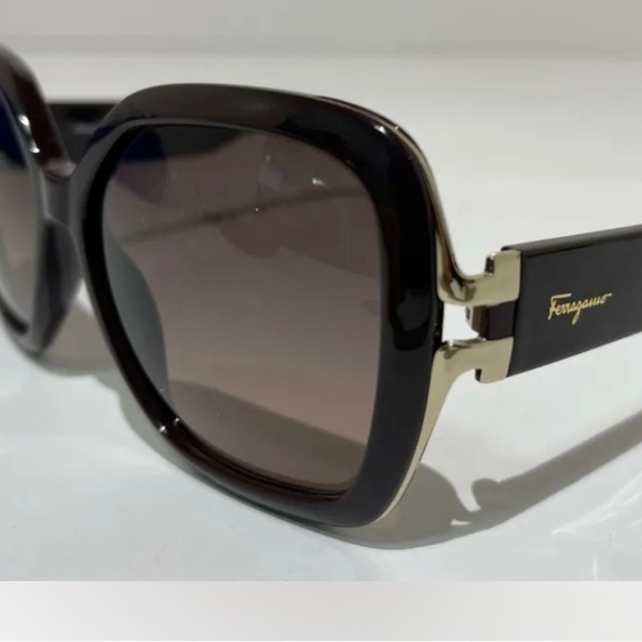 Salvatore Ferragamo Square Black Gold size 56-15 Black 
Frame gradient lenses main image 9